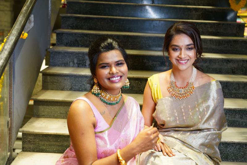 keerthy-suresh-launch-of-mugdha-arts-studio-at-kukatpally-17.jpg