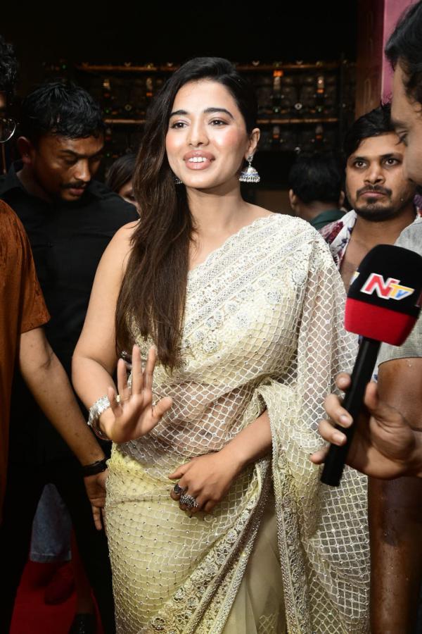 ketika-sharma-stills-2-10.jpg