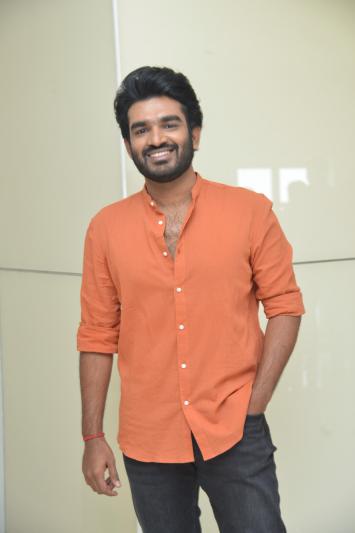 kiran-abbavaram-stills-2.jpg
