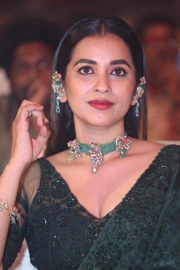 komalee-prasad-stills-2-5.jpg