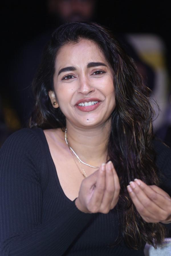 komalee-prasad-stills-3-2.jpg