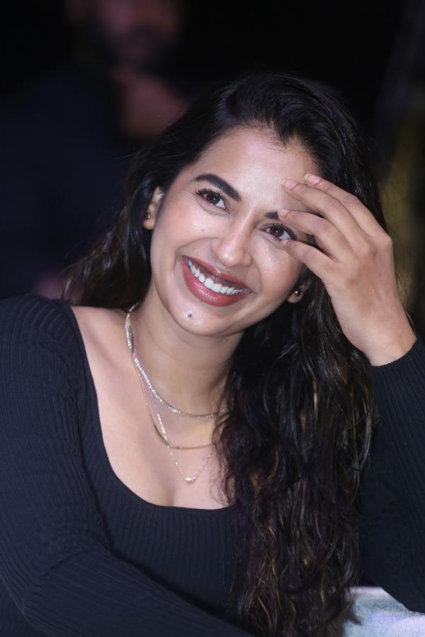 komalee-prasad-stills-3-3.jpg
