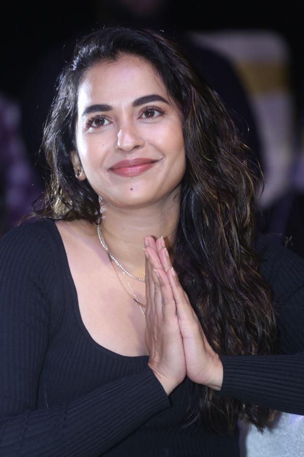 komalee-prasad-stills-3-4.jpg