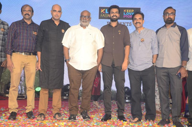 kondapolam-audio-launch-set-2-10.jpg