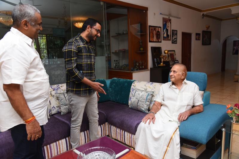 krishna-launches-jai-vittalacharya-book-6.jpg