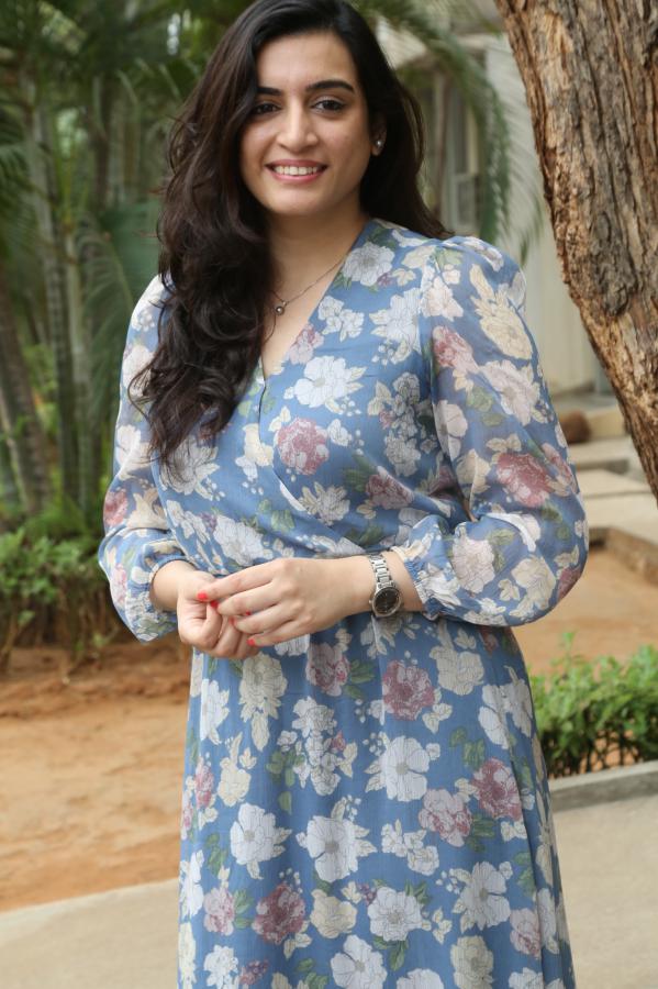 krishna-manjusha-stills-3.jpg