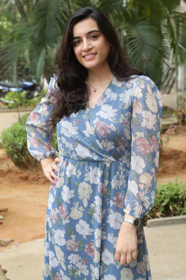 krishna-manjusha-stills-8.jpg