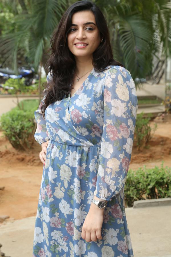 krishna-manjusha-stills-9.jpg