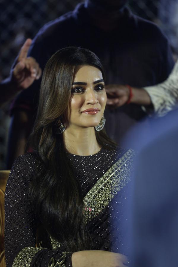kriti-sanon-stills-5.jpg