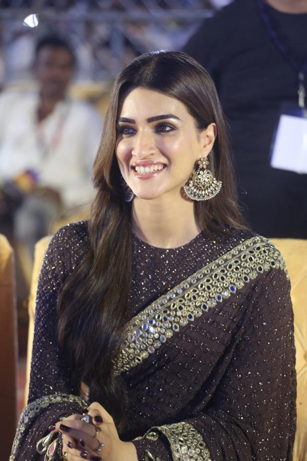 kriti-sanon-stills-7.jpg