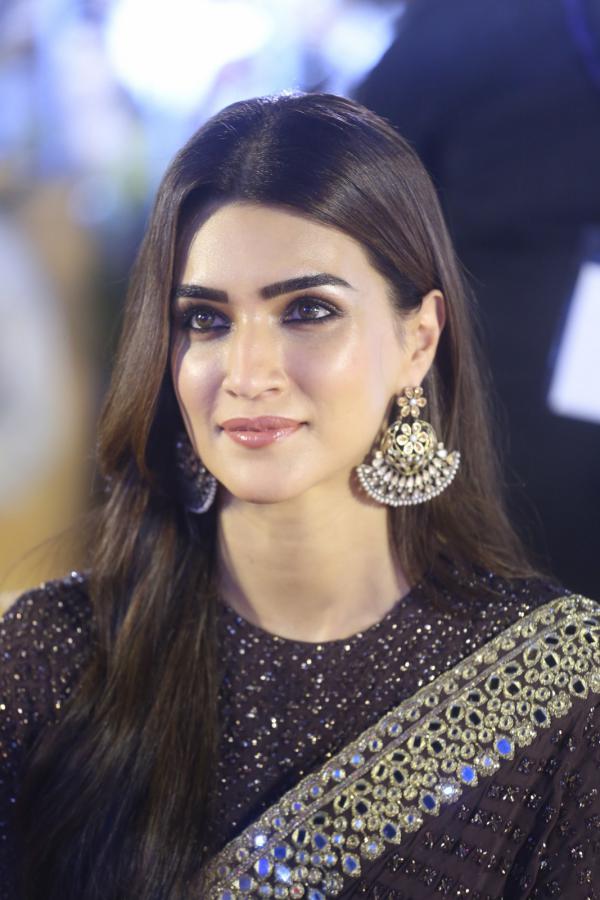 kriti-sanon-stills-8.jpg