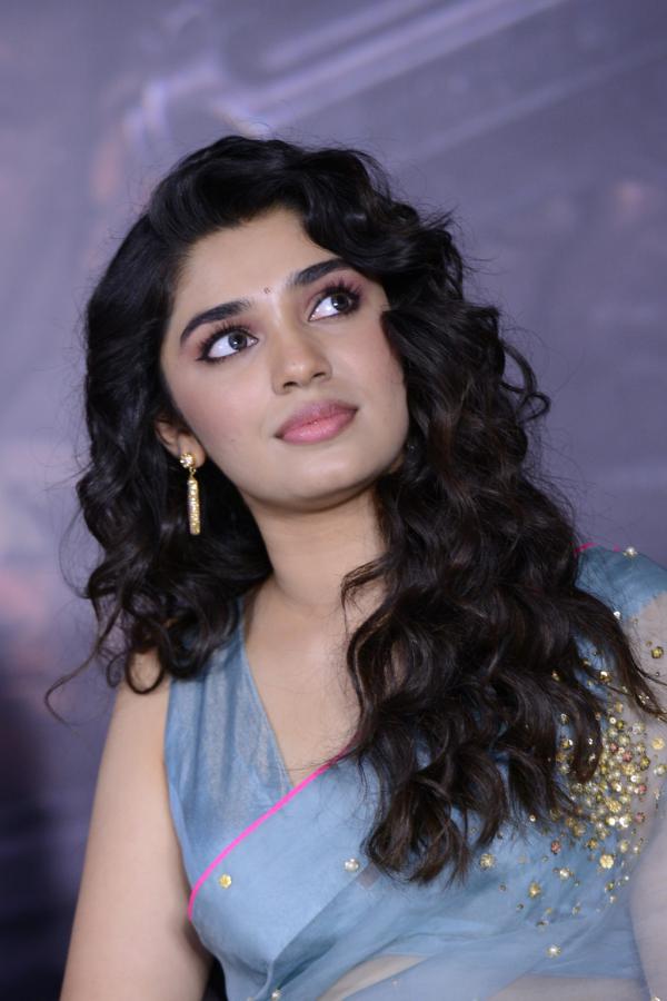 kriti-shetty-stills-3-3.jpg