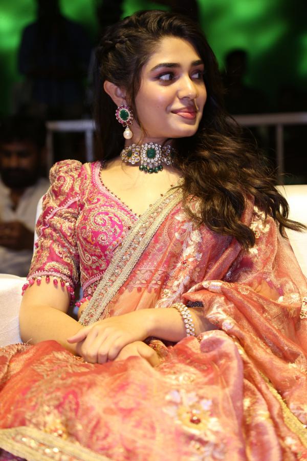 kriti-shetty-stills-4-3.jpg