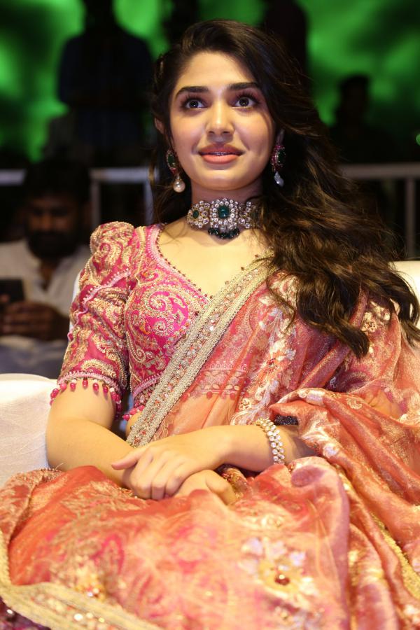 kriti-shetty-stills-4-4.jpg