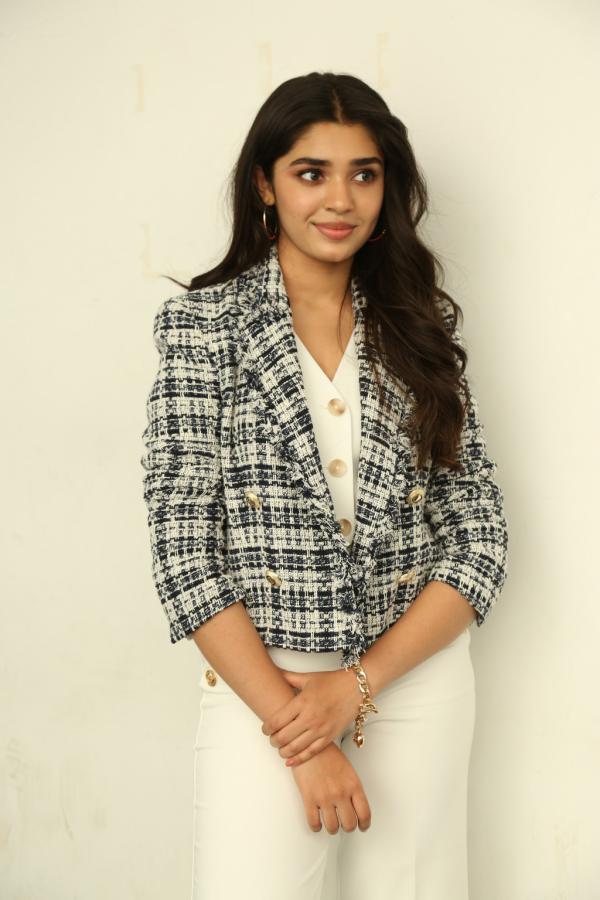 kriti-shetty-stills-5-10.jpg