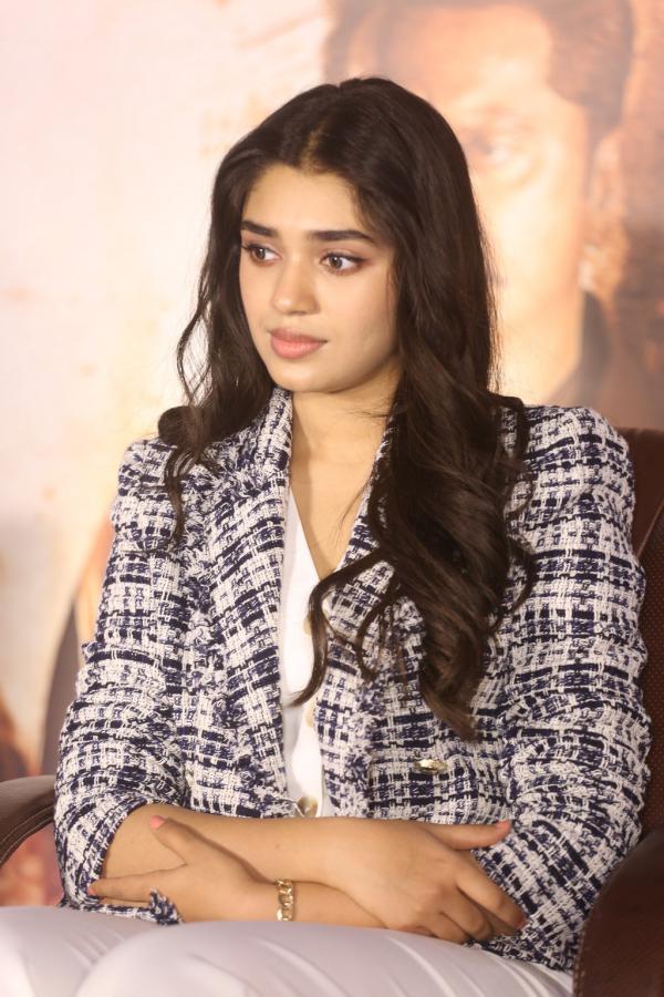 kriti-shetty-stills-5-5.jpg