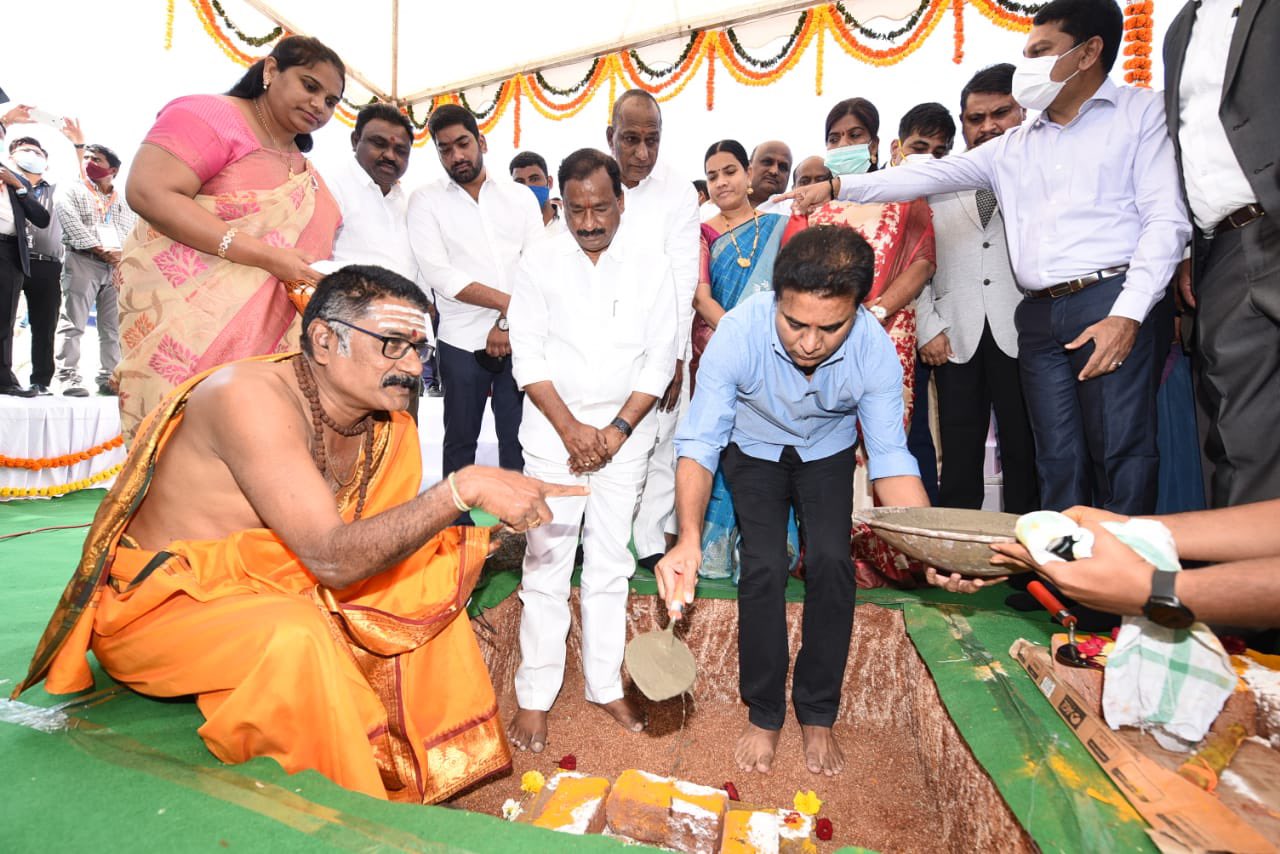 ktr-performs-bhoomi-puja-for-genext-square-1.jpg