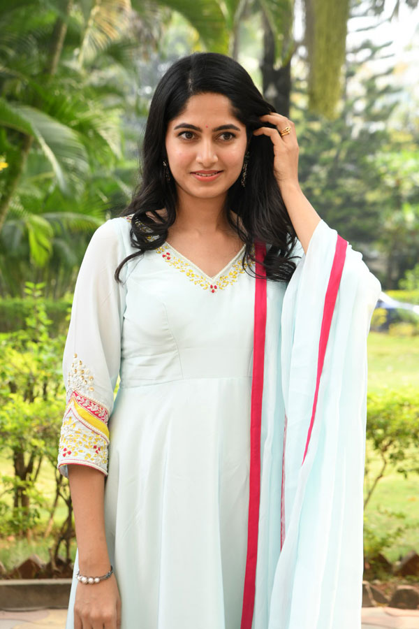 kushee-ravi-stills-7.jpg