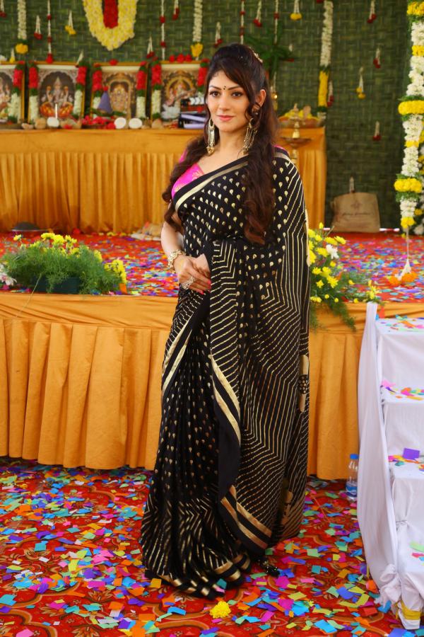 kutty-radhika-stills-9.jpg