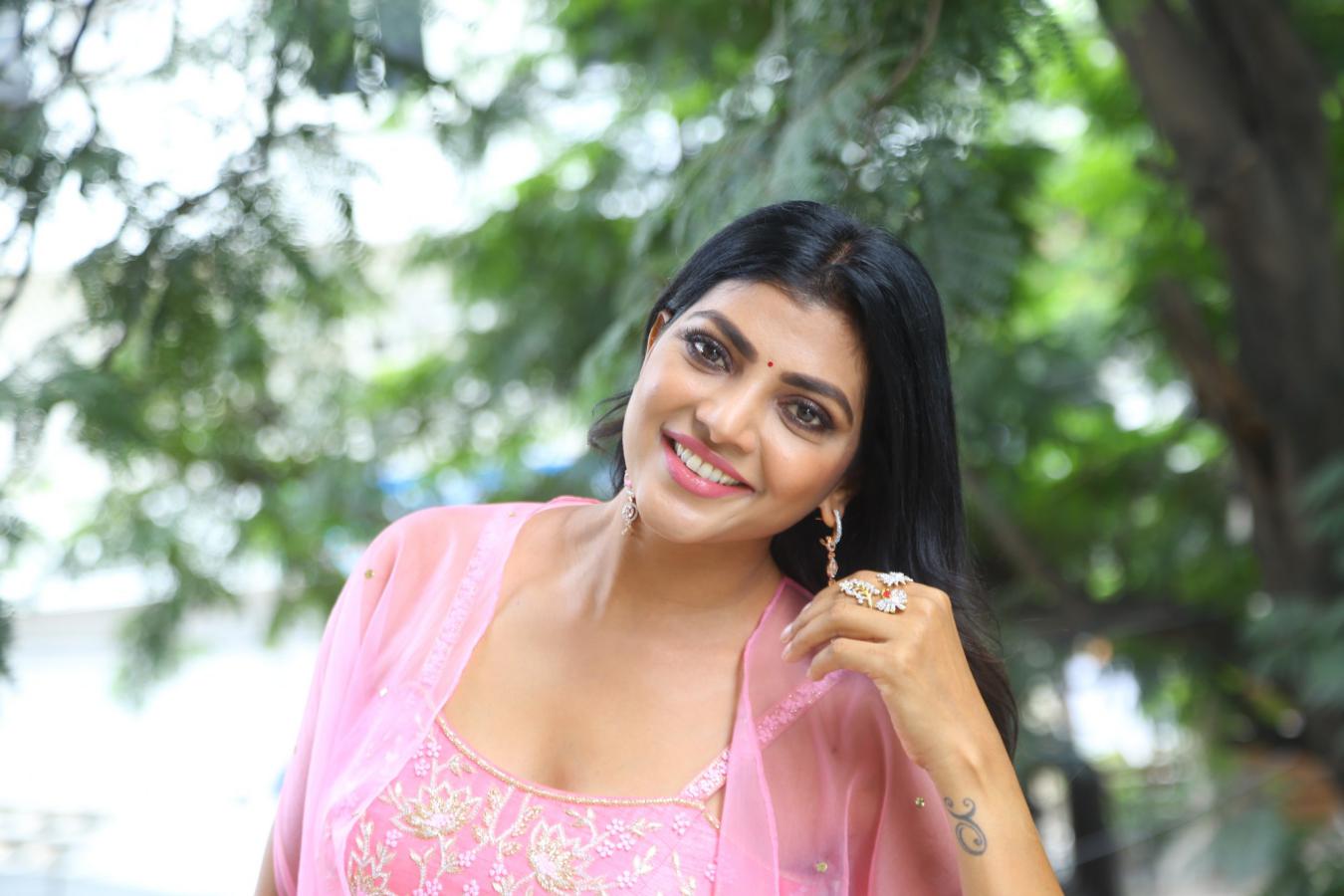 lahari-stills-11.jpg
