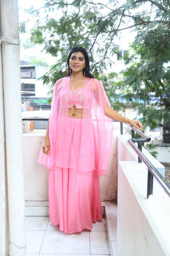lahari-stills-16.jpg