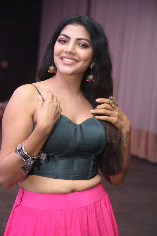 lahari-stills-2-24.jpg