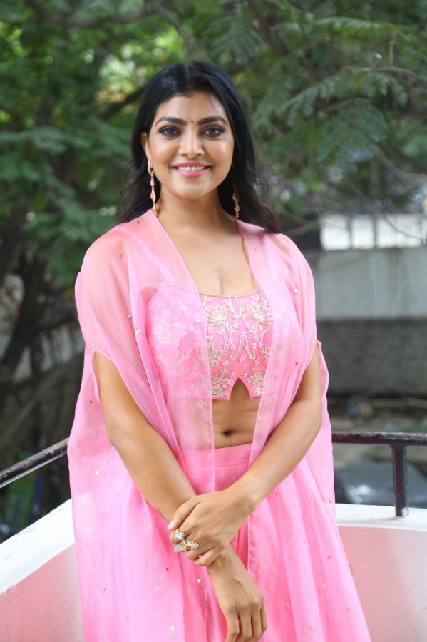 lahari-stills-4.jpg