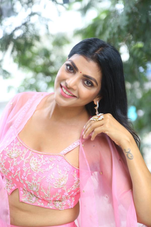 lahari-stills-9.jpg