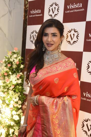 lakshmi-manchu-launch-visista-gold-and-diamond-10.jpg