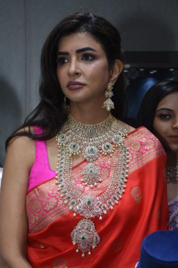 lakshmi-manchu-launch-visista-gold-and-diamond-22.jpg