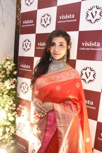 lakshmi-manchu-launch-visista-gold-and-diamond-8.jpg