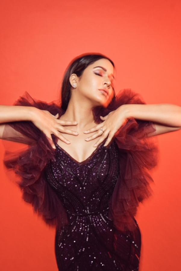 lavanya-tripati-stills-4-3.jpg