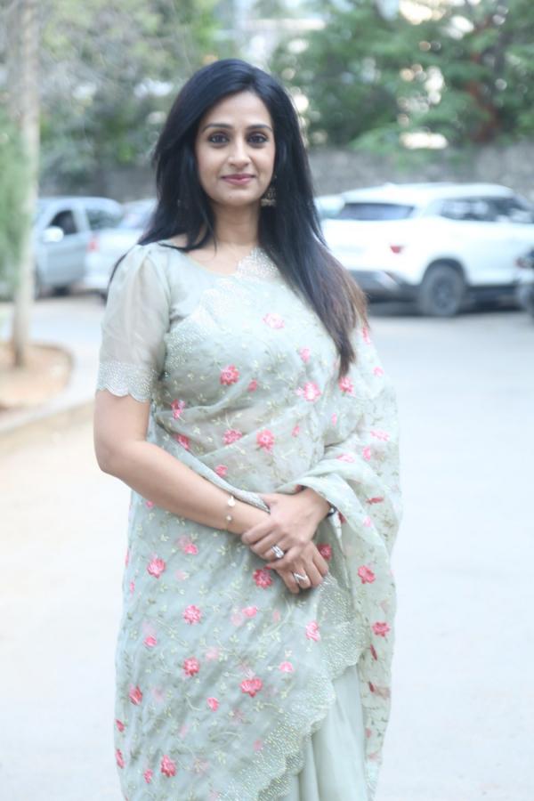 laya-stills-2.jpg