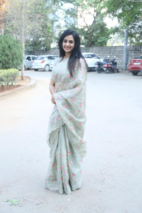 laya-stills-4.jpg