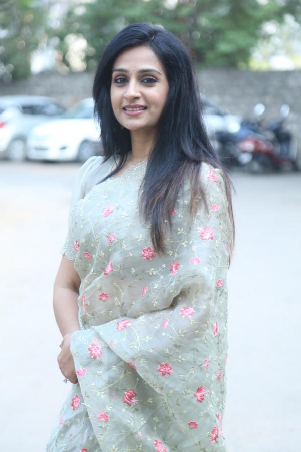laya-stills-5.jpg
