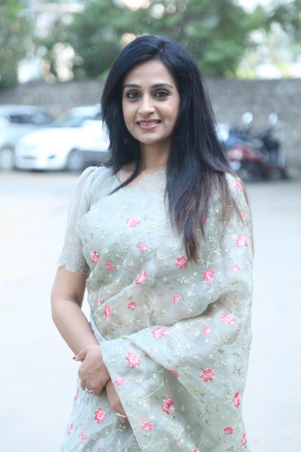 laya-stills-6.jpg