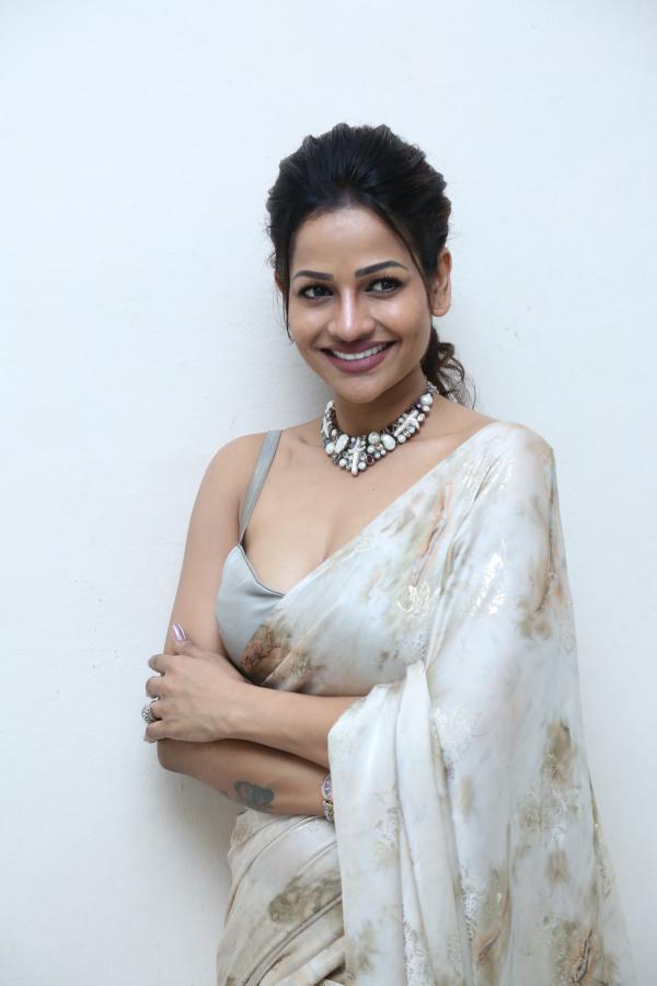 lisha-stills-16.jpg