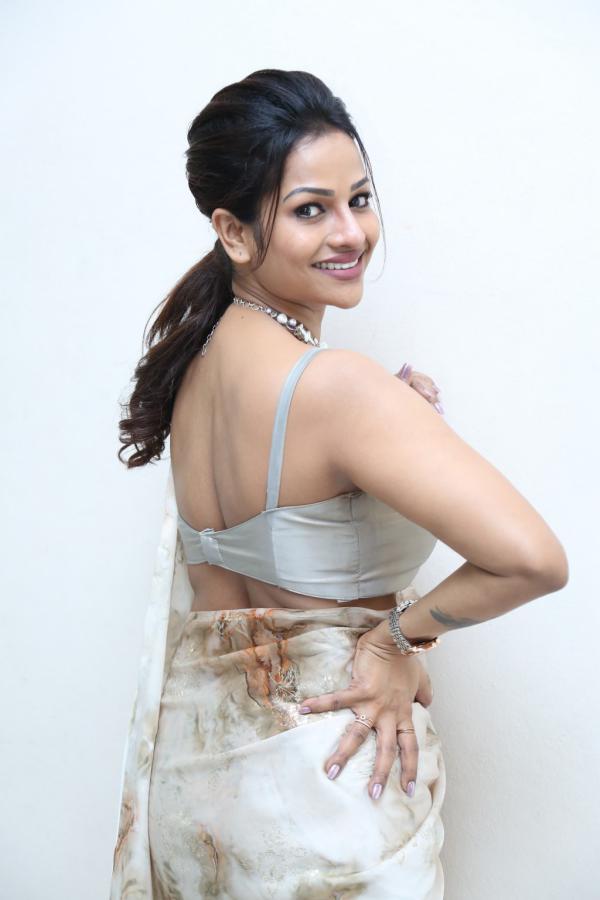 lisha-stills-18.jpg
