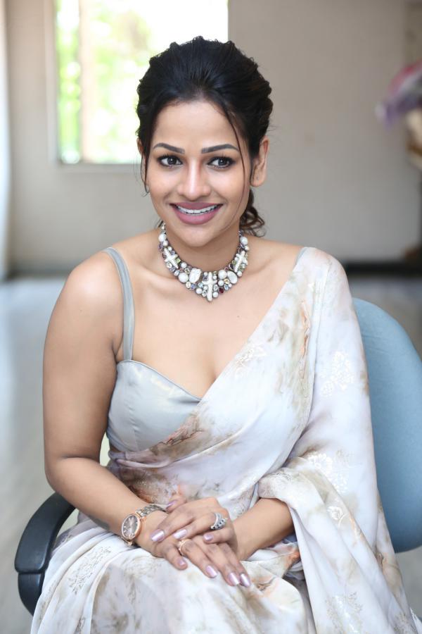 lisha-stills-7.jpg