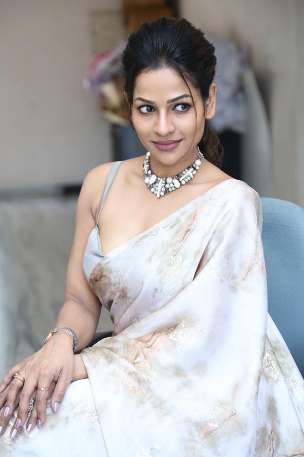 lisha-stills-8.jpg