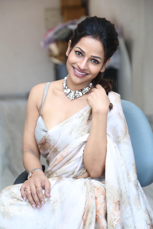 lisha-stills-9.jpg
