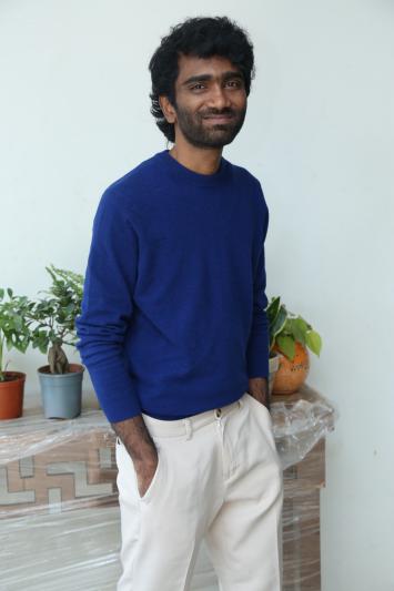 love-today-move-hero-pradeep-interview-stills-2.jpg