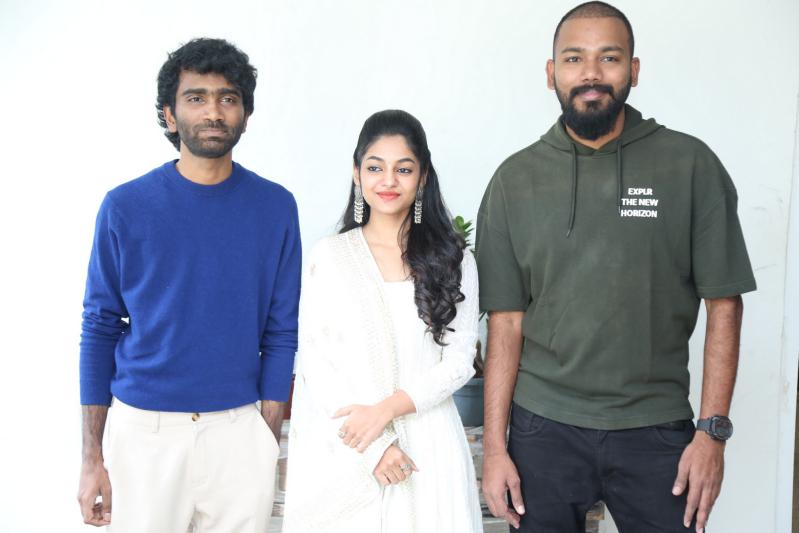 love-today-movie-hero-pradeep-heroine-ivana-interview-stills-12.jpg