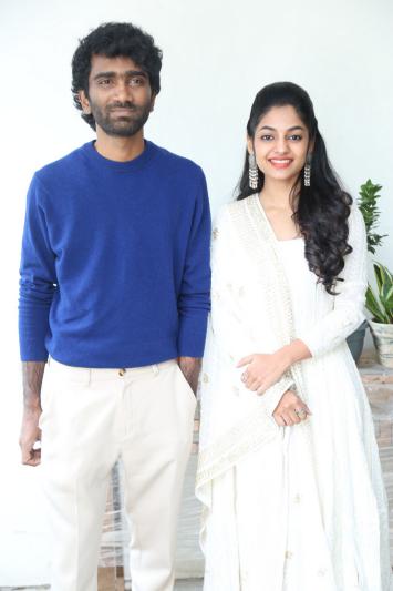love-today-movie-hero-pradeep-heroine-ivana-interview-stills-13.jpg