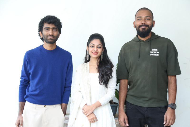 love-today-movie-hero-pradeep-heroine-ivana-interview-stills-6.jpg