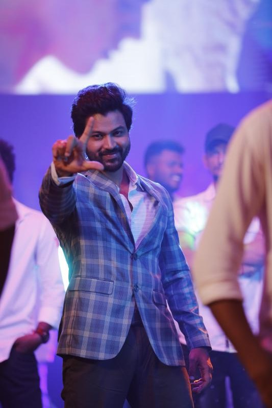 lucky-lakshman-title-song-released-2.jpg