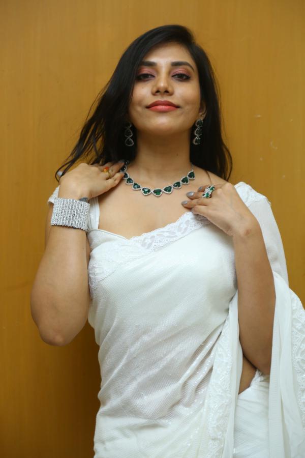 madhumitha-stills-2.jpg