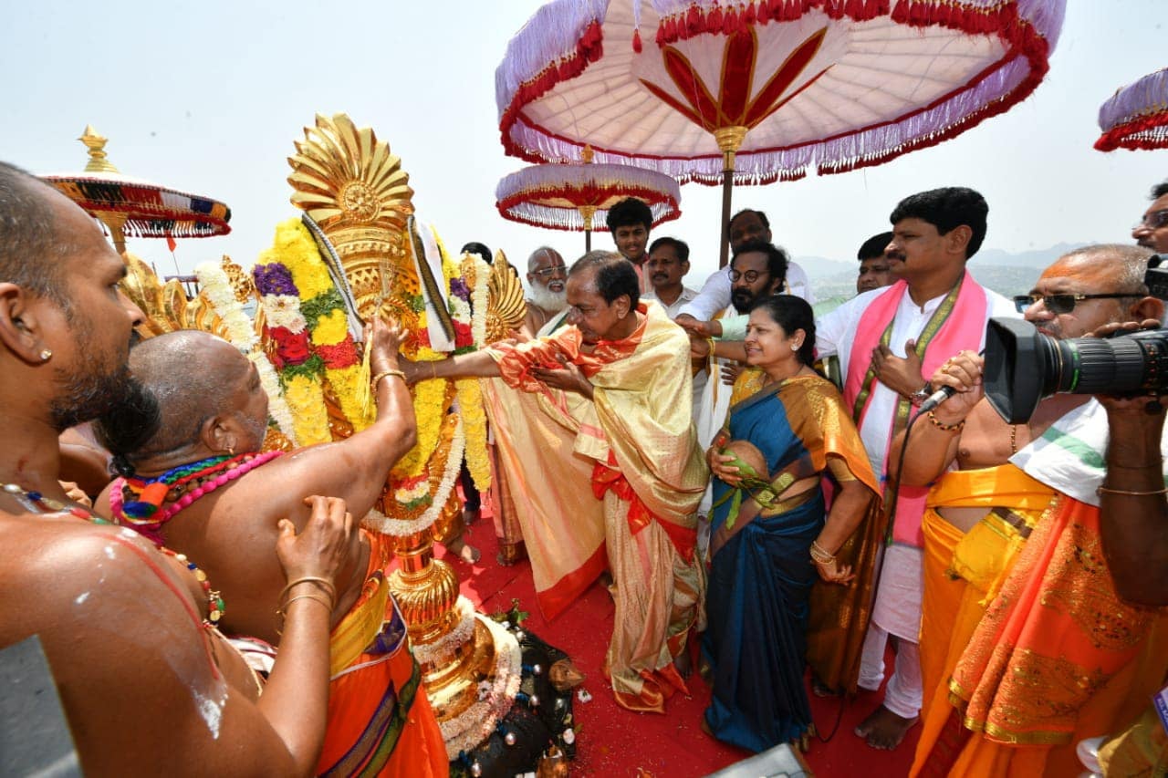 maha-kumbh-samprokshanam-at-yadadri-temple-1.jpg