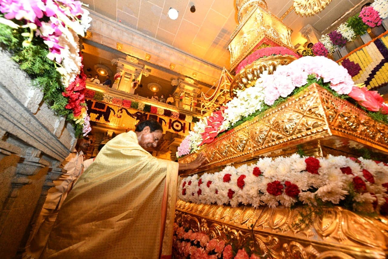 maha-kumbh-samprokshanam-at-yadadri-temple-12.jpg