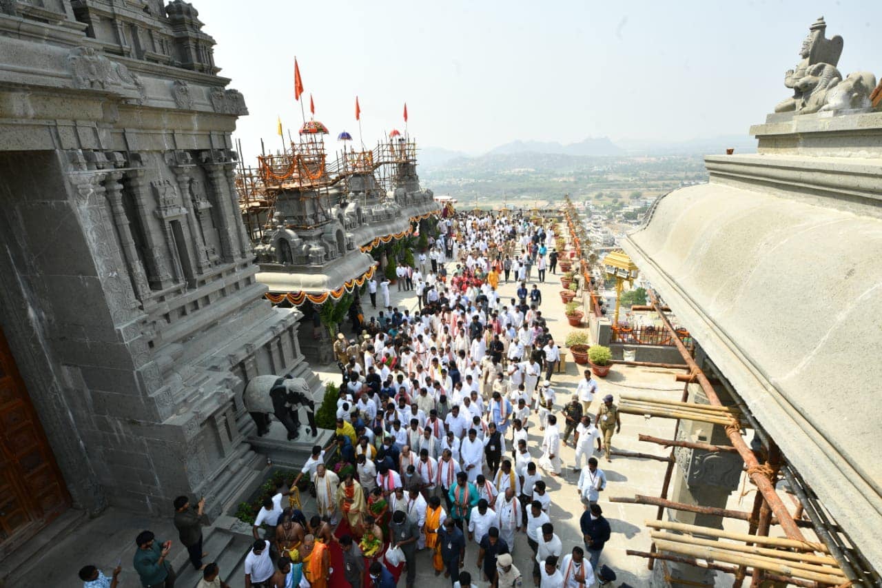 maha-kumbh-samprokshanam-at-yadadri-temple-14.jpg